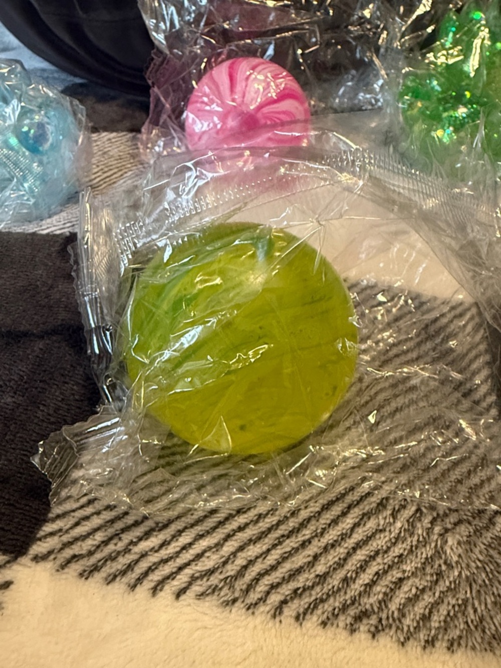 Assorted Squishes 🩷💚🩵💛 - Picture 6 of 9